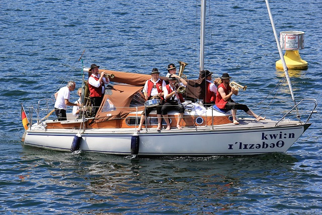 通过调整和 通过调整和